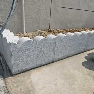 来宾 芝麻白花岗岩花边石铺装效果图