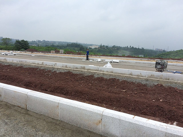 来宾花岗岩路沿石在市政道路上的应用