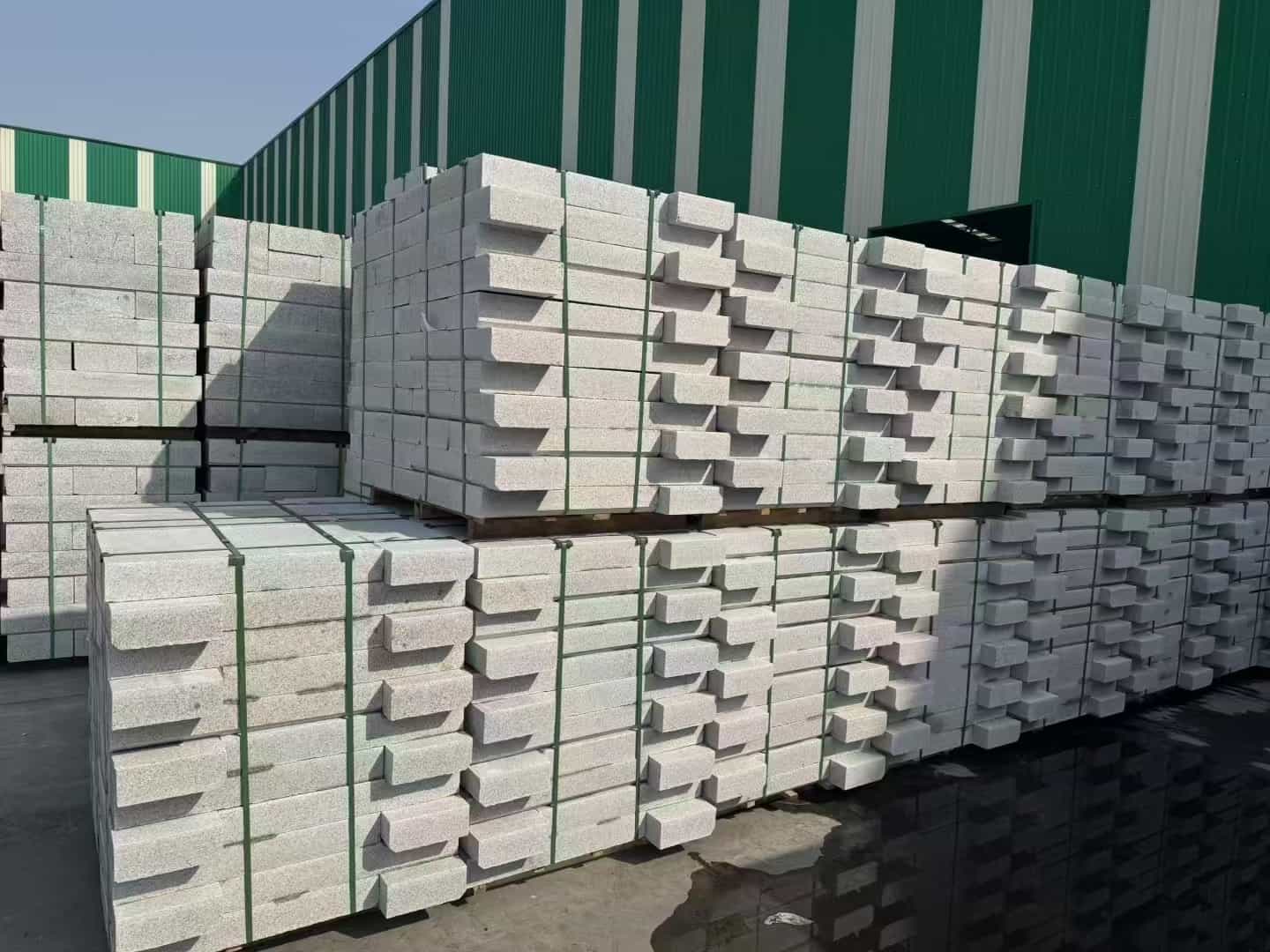 来宾芝麻白路沿石