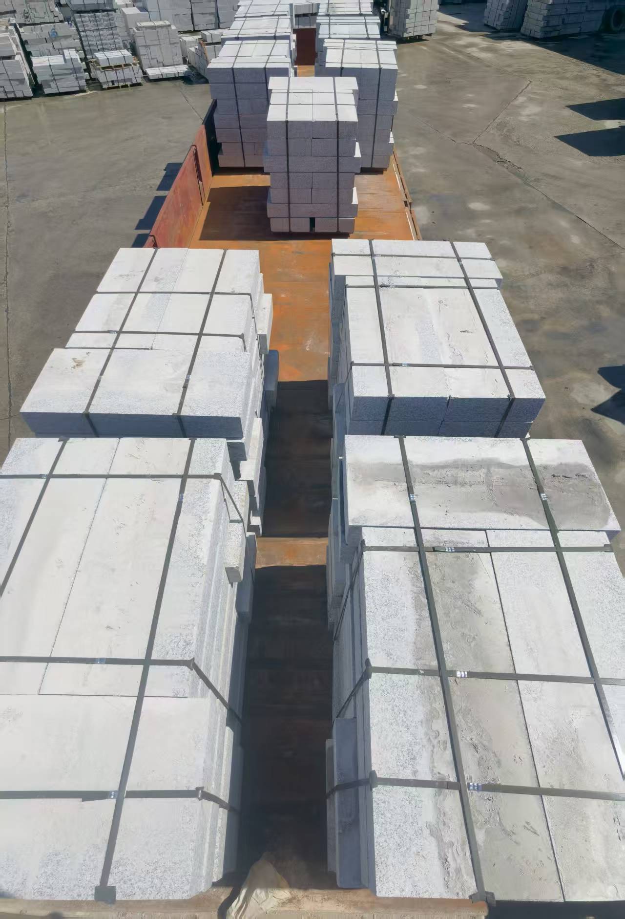 来宾 路沿石装车出货