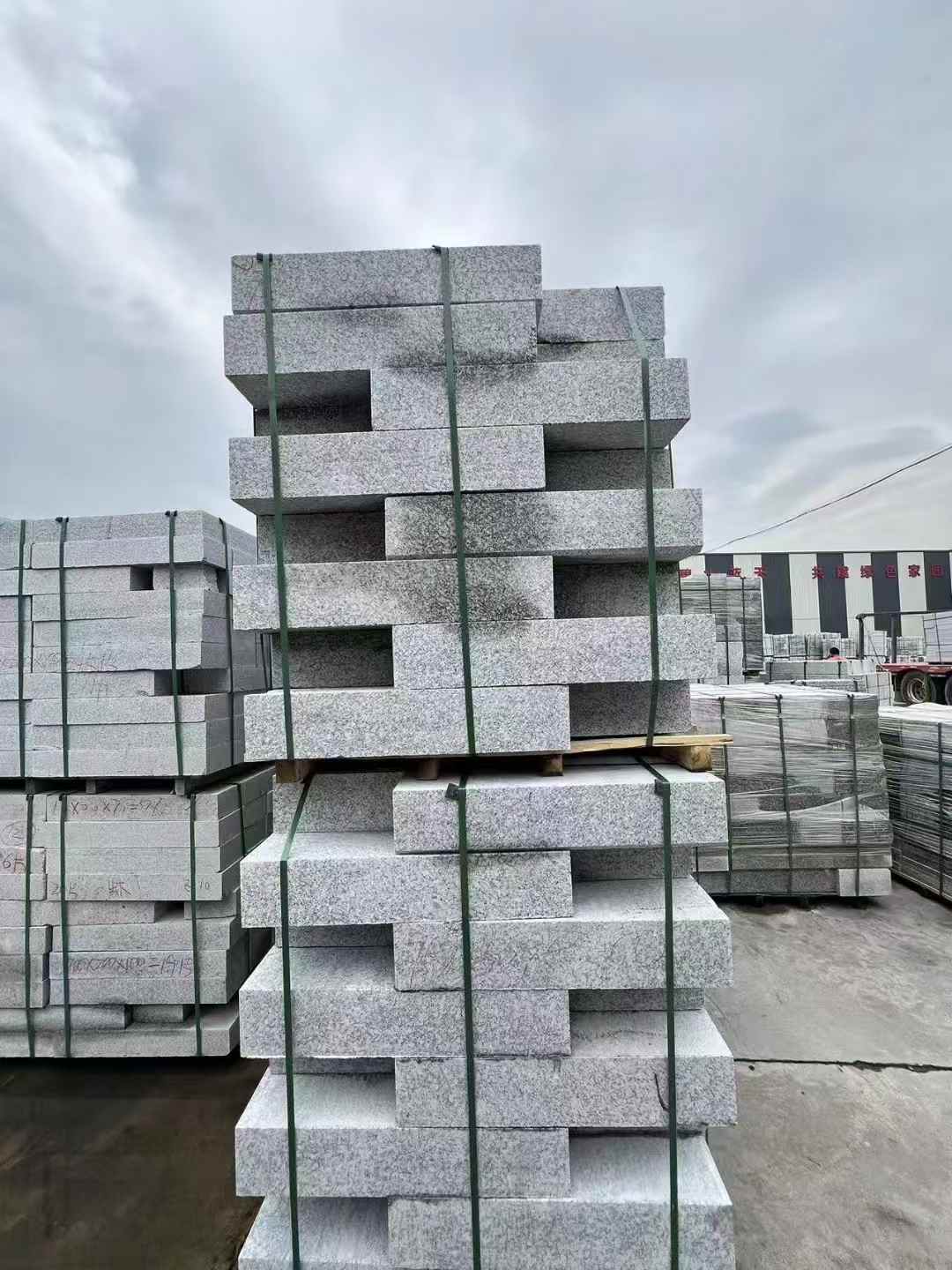 来宾 芙蓉白路沿石