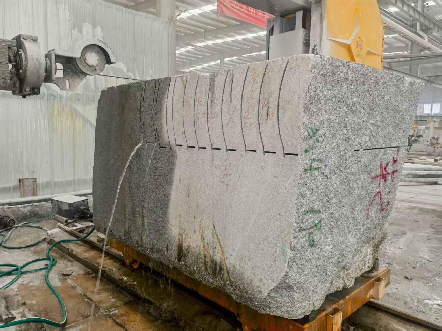 来宾 602，大花芙蓉白，绳锯加工弧形路沿石