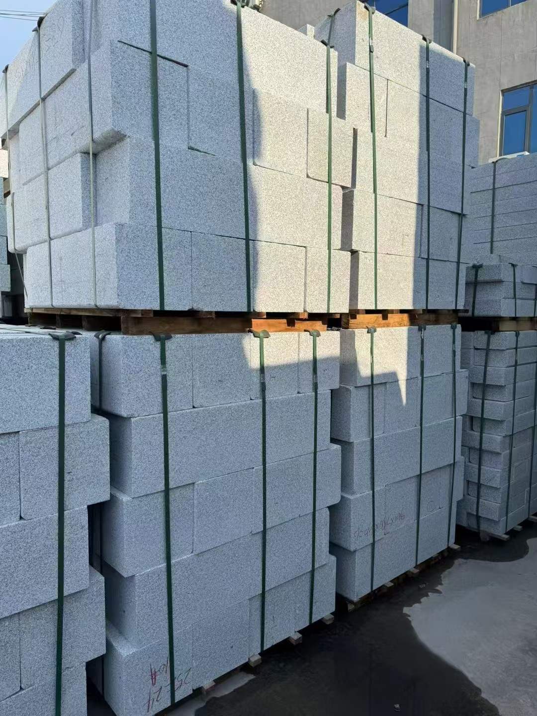 来宾 芝麻白路沿石