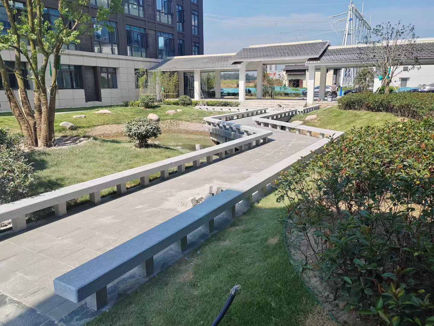 来宾 芝麻灰小区坐凳&栏杆安装效果