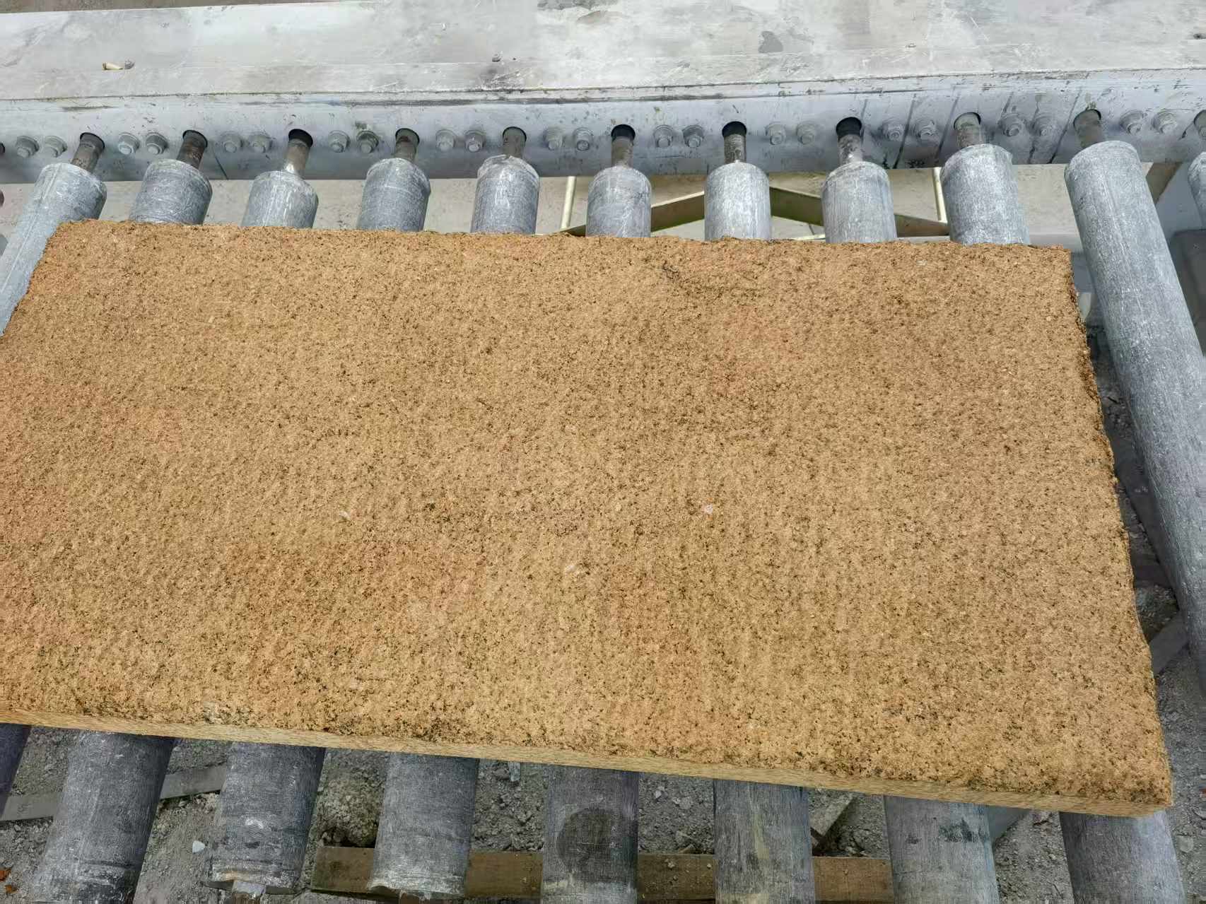 来宾 菠萝面老石板，做旧仿古石，流水线生产加工