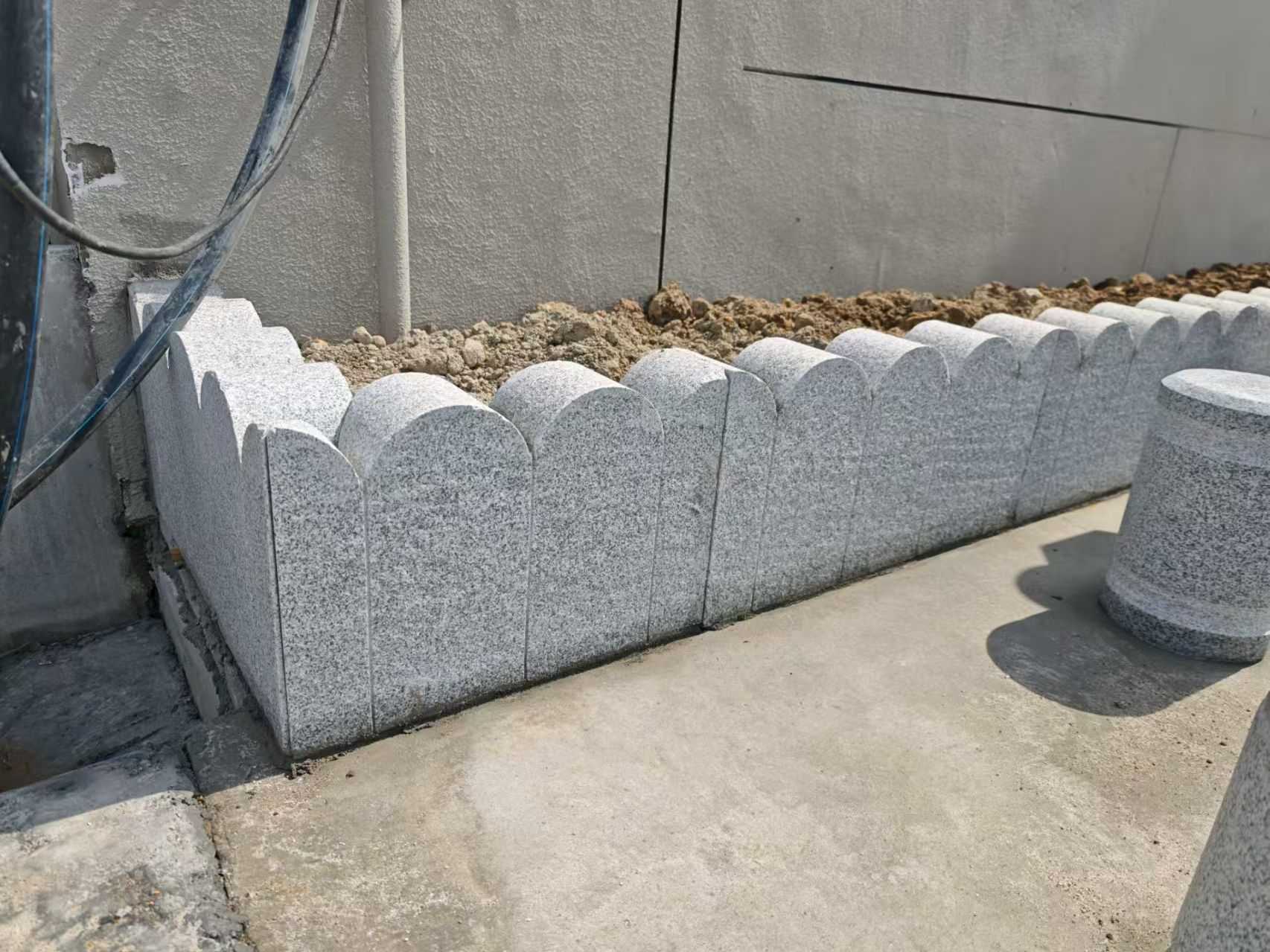 来宾 芝麻白花岗岩花边石铺装效果图