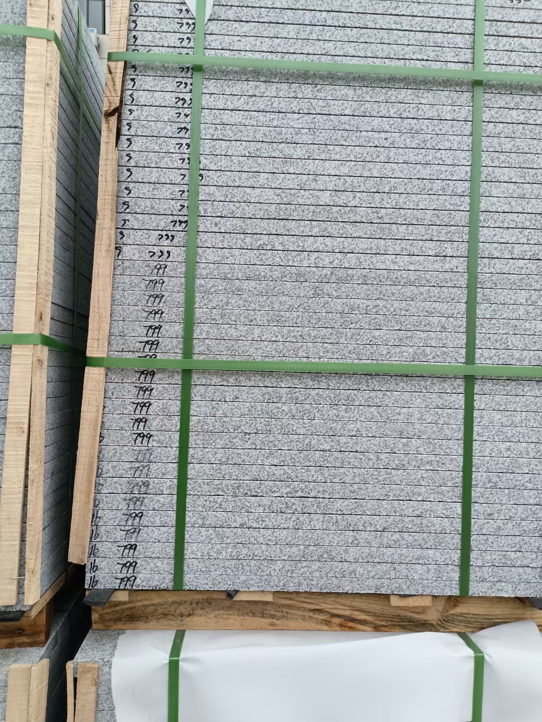 来宾 芝麻白石材地铺做法